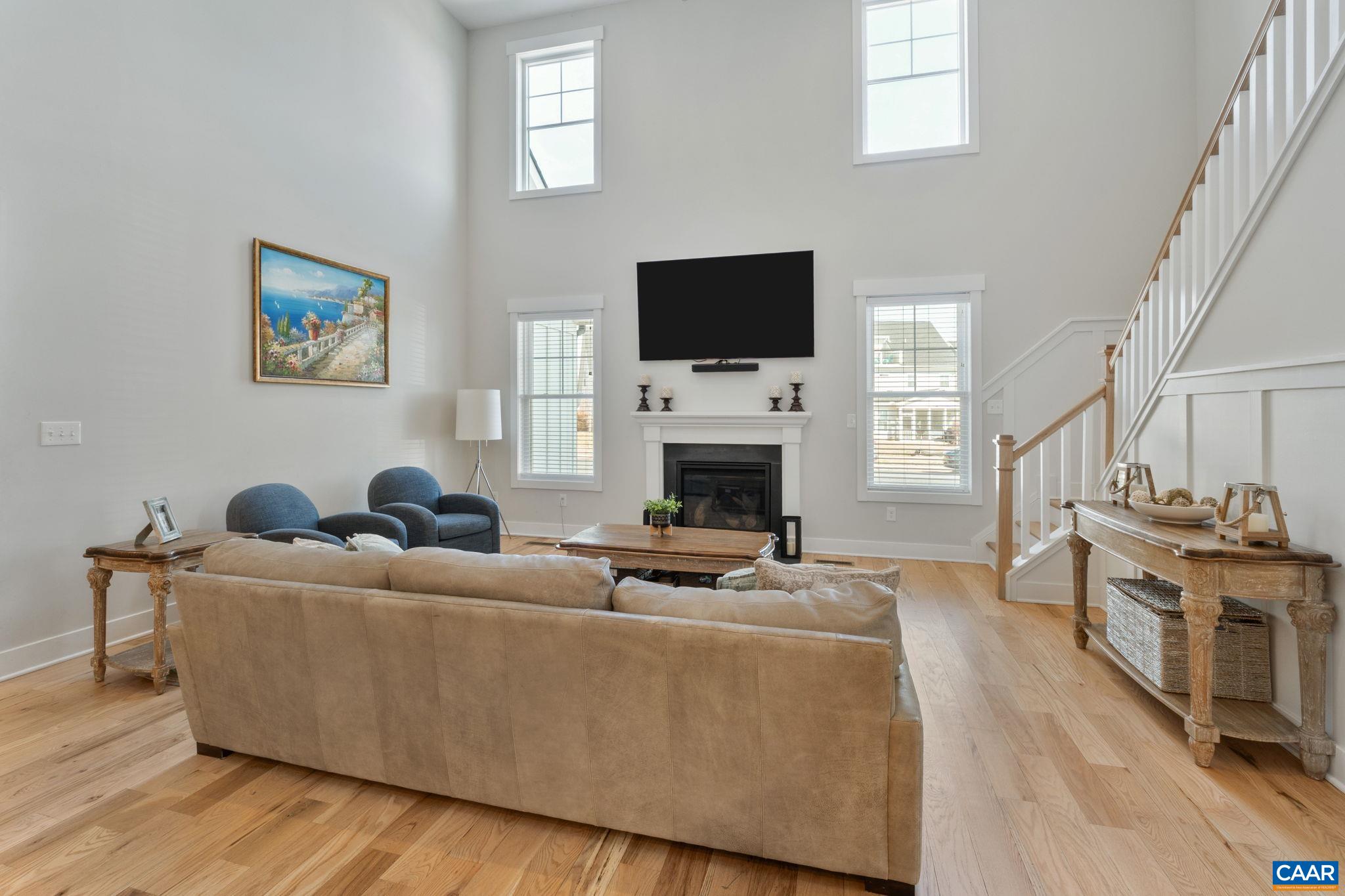 2206 FOWLER CIR