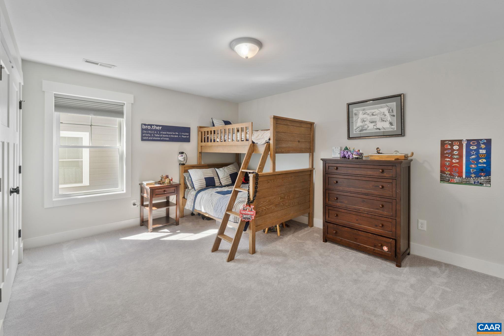 2206 FOWLER CIR