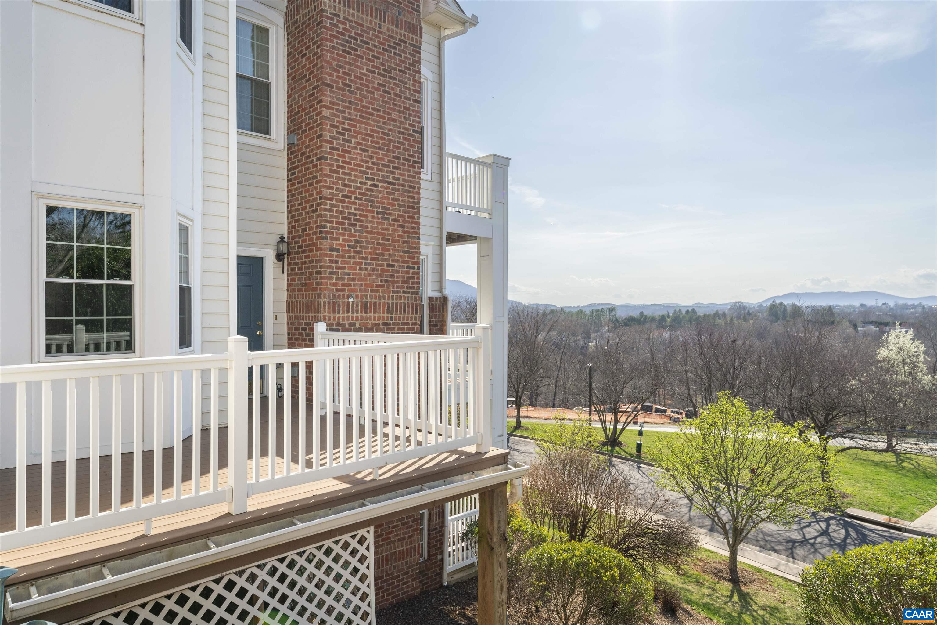 1055 WEYBRIDGE CT Unit: 204