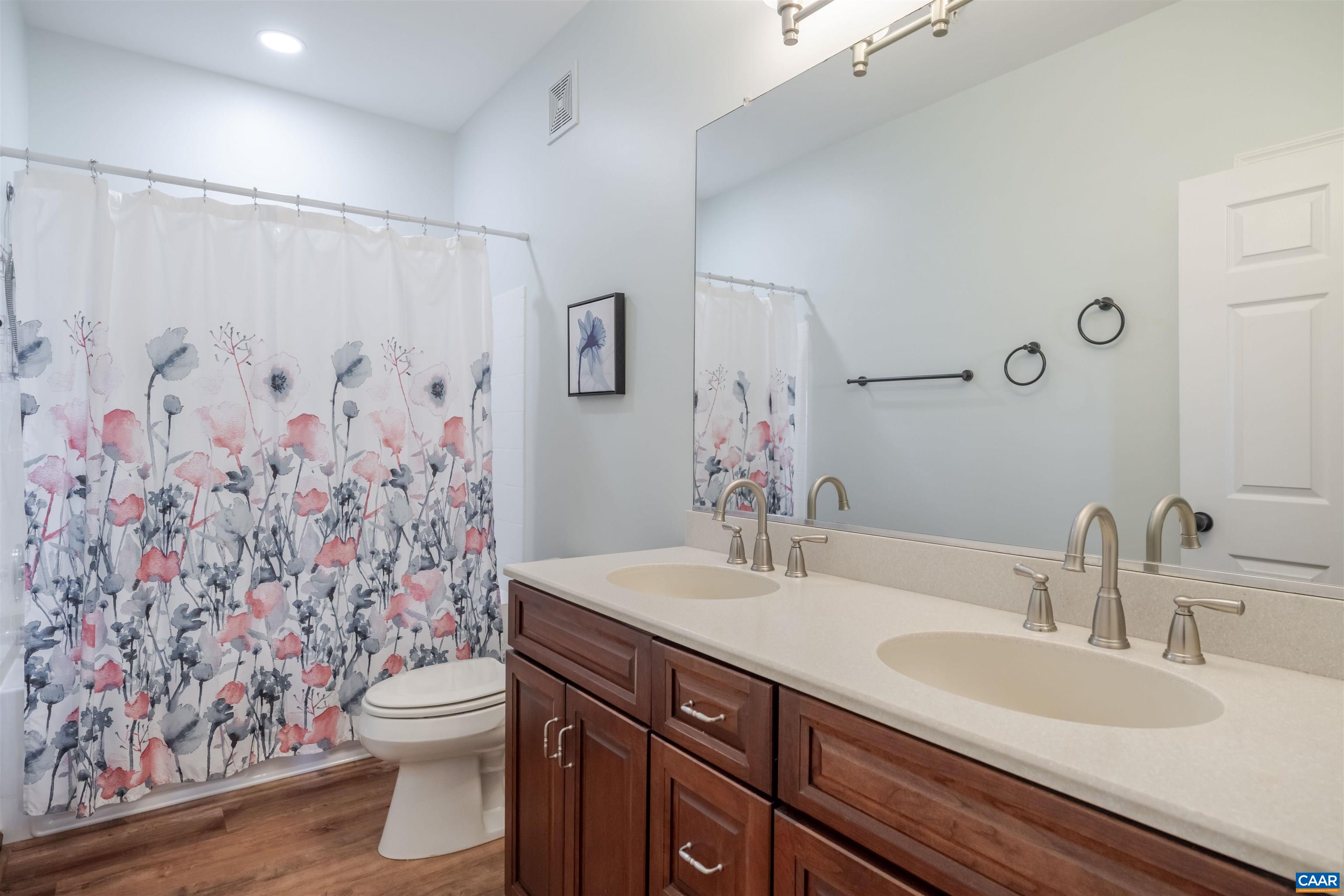 1055 WEYBRIDGE CT Unit: 204