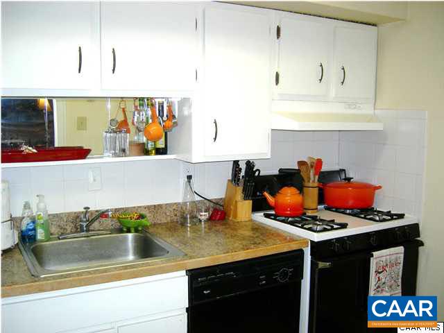 144 HESSIAN HILLS CIR Unit: 1