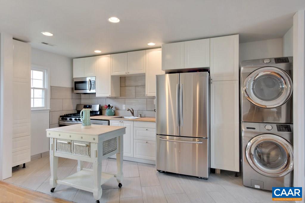 2420 BARRACKS PL Unit: 4