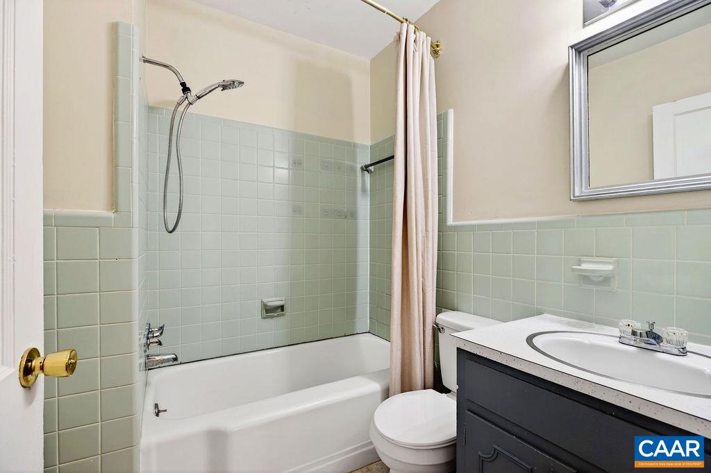 5694 PATRICK HENRY HWY