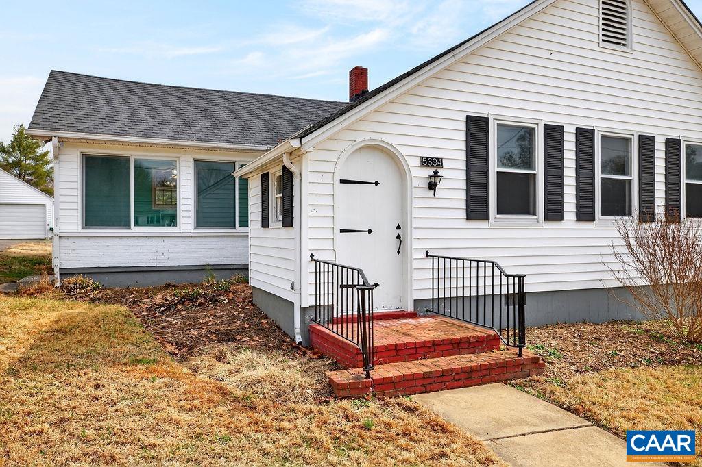 5694 PATRICK HENRY HWY