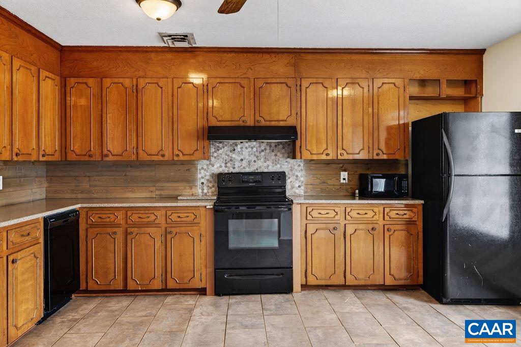 5694 PATRICK HENRY HWY