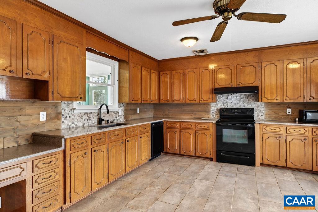 5694 PATRICK HENRY HWY