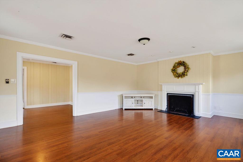 5694 PATRICK HENRY HWY