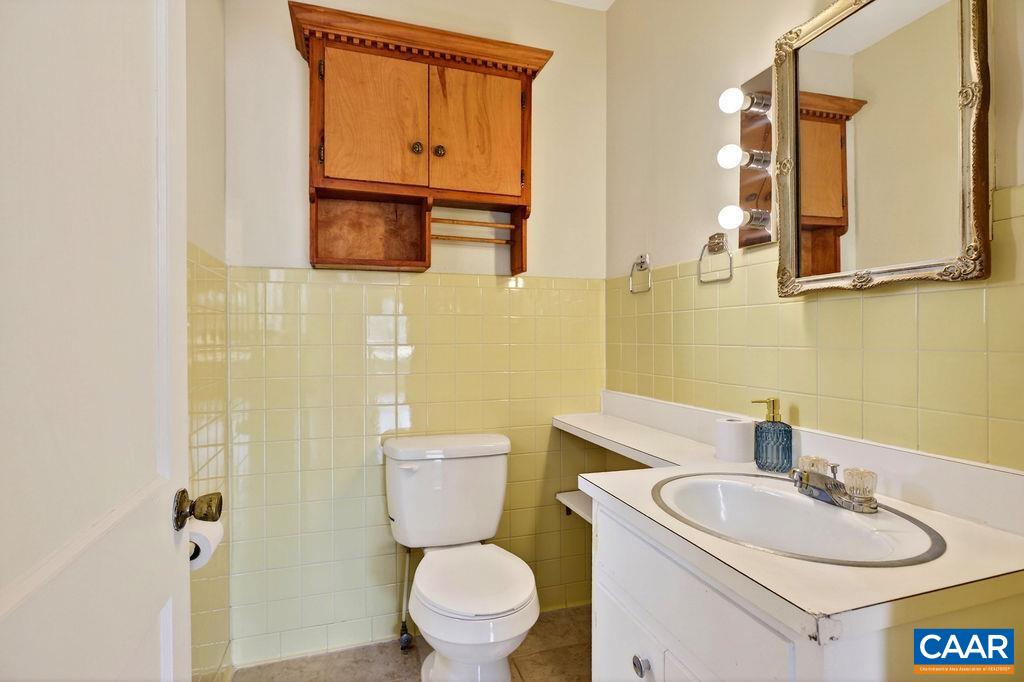 5694 PATRICK HENRY HWY