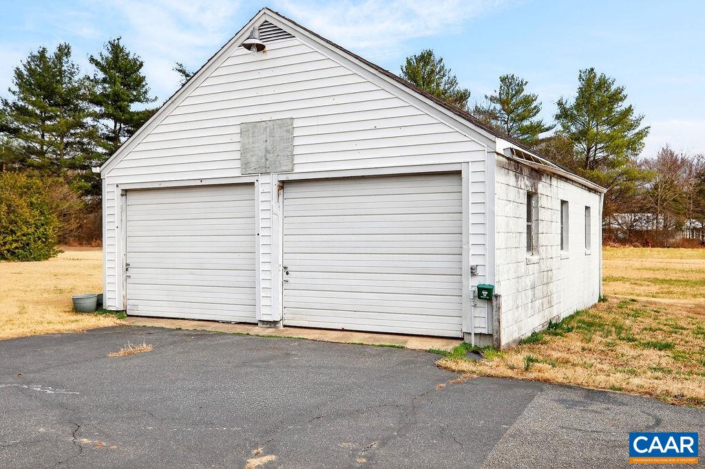 5694 PATRICK HENRY HWY