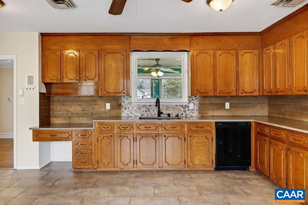 5694 PATRICK HENRY HWY