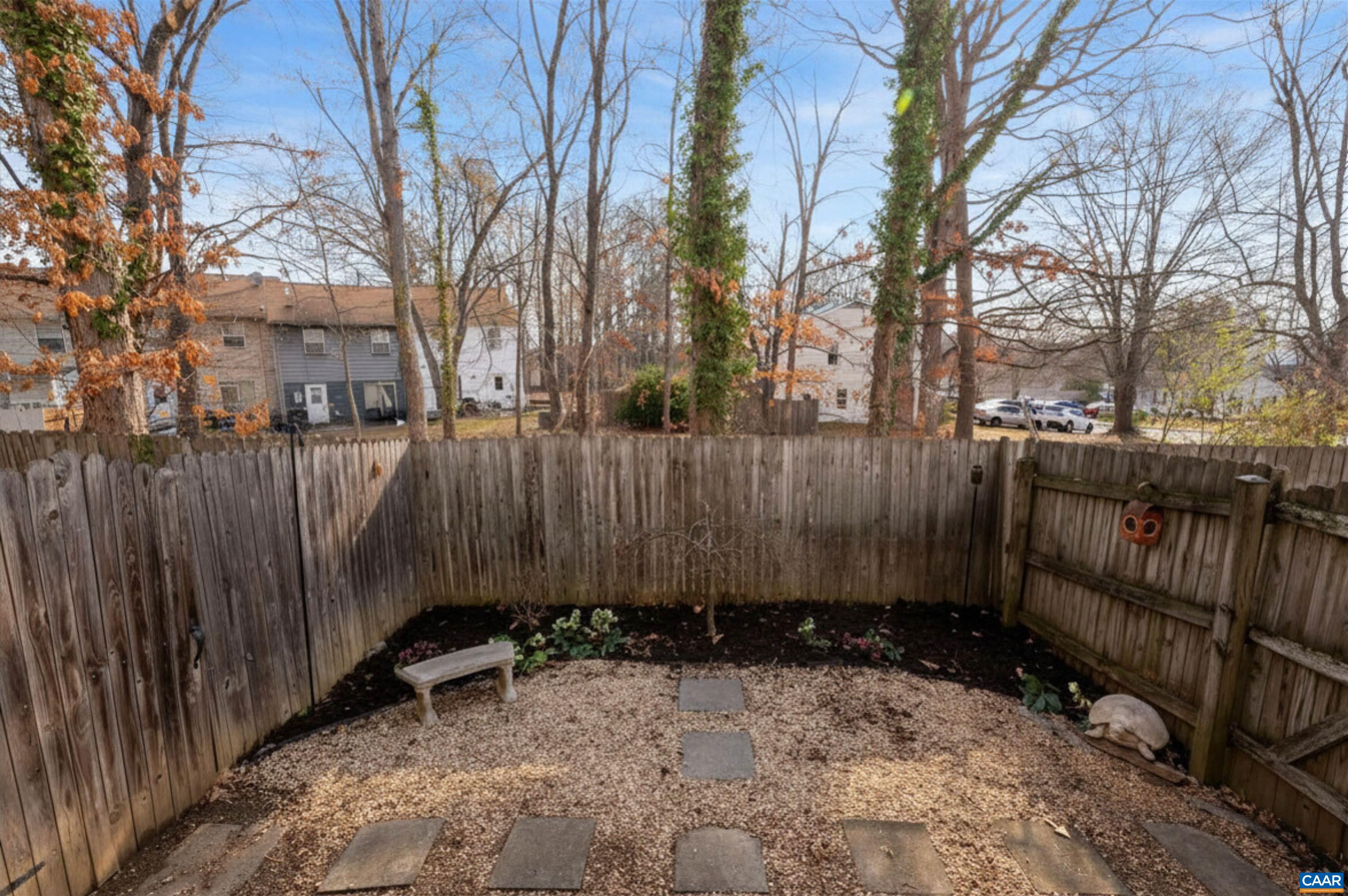 1614 GARDEN CT