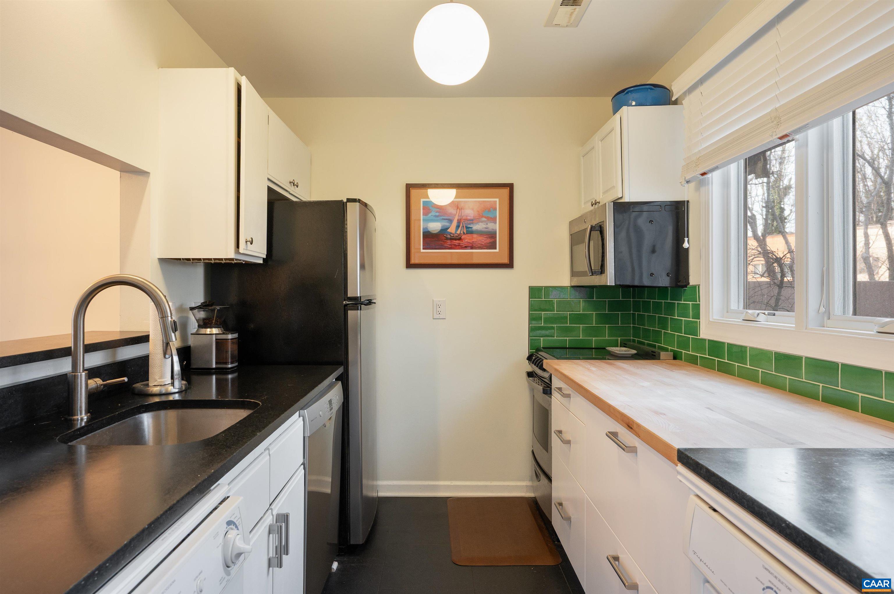 1614 GARDEN CT