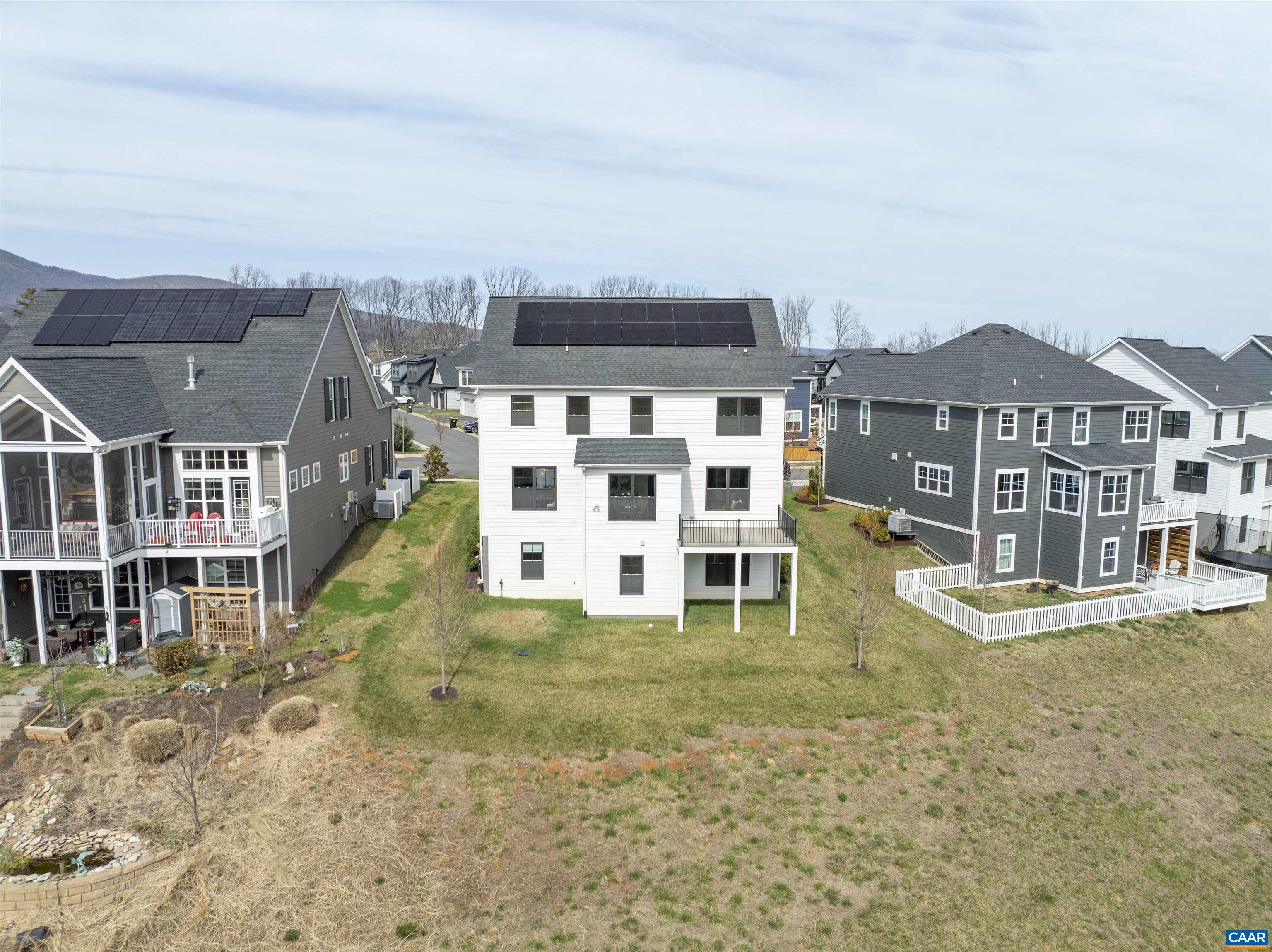 324 BISHOPGATE LN