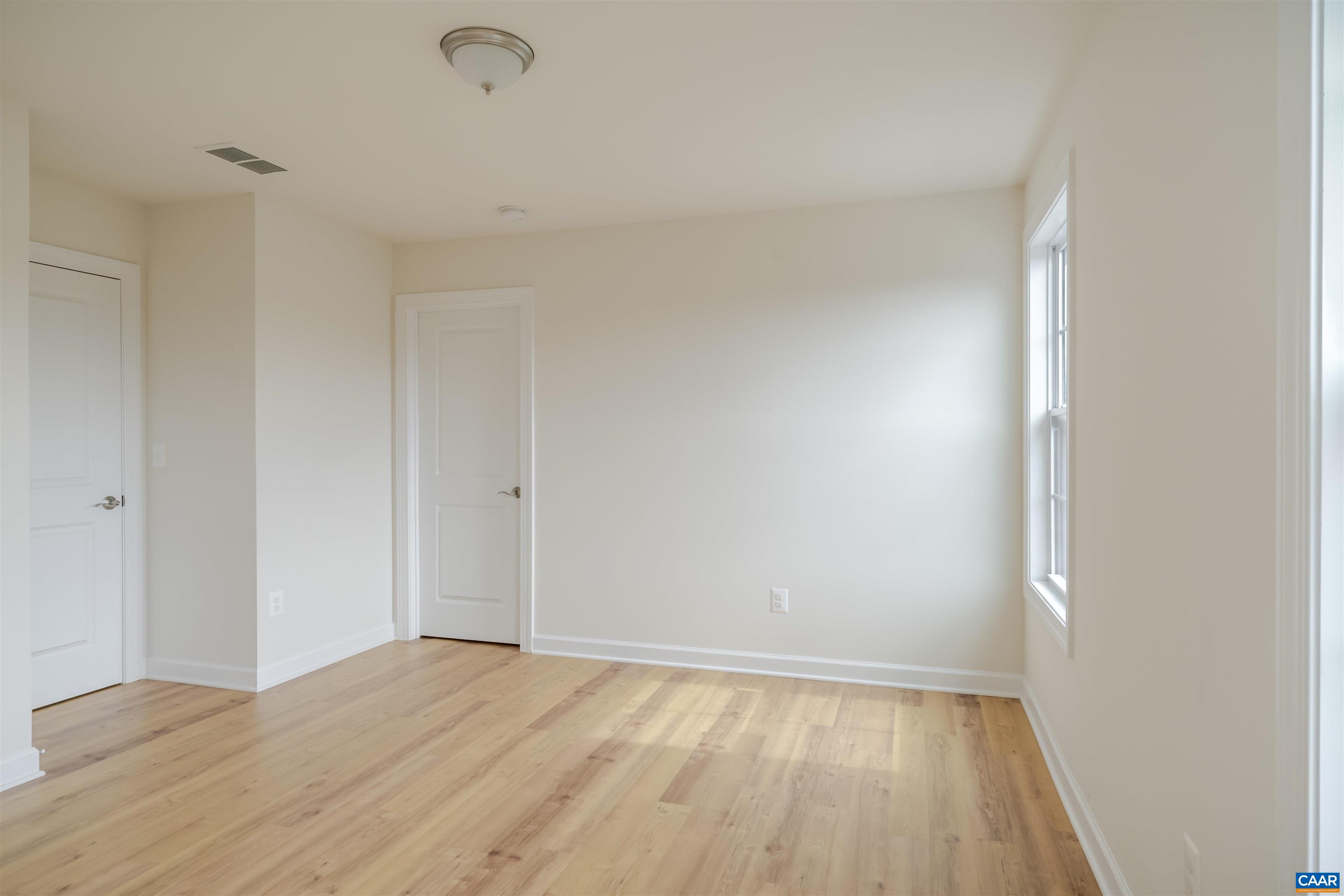 324 BISHOPGATE LN