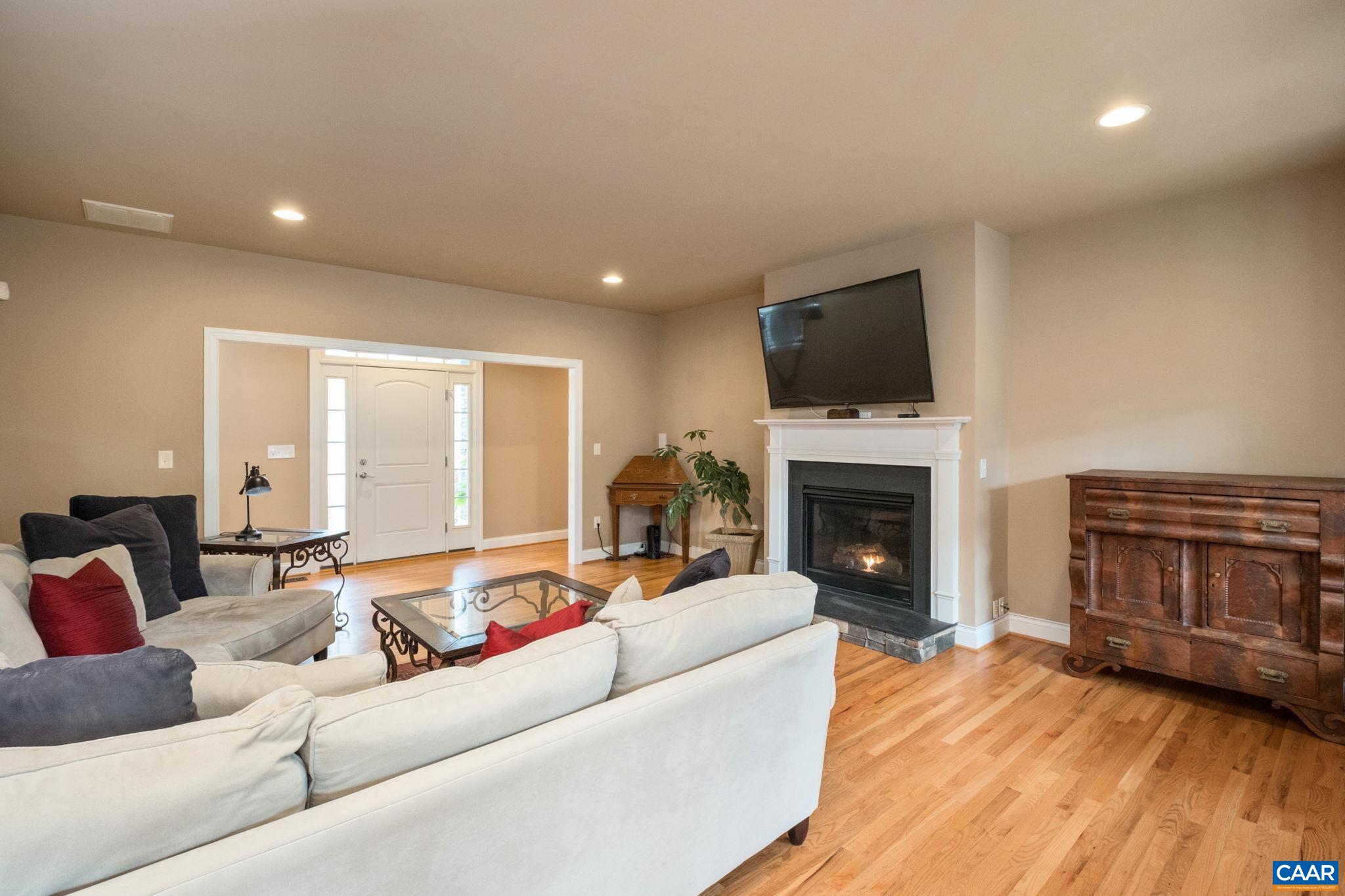 612 LONDON CT