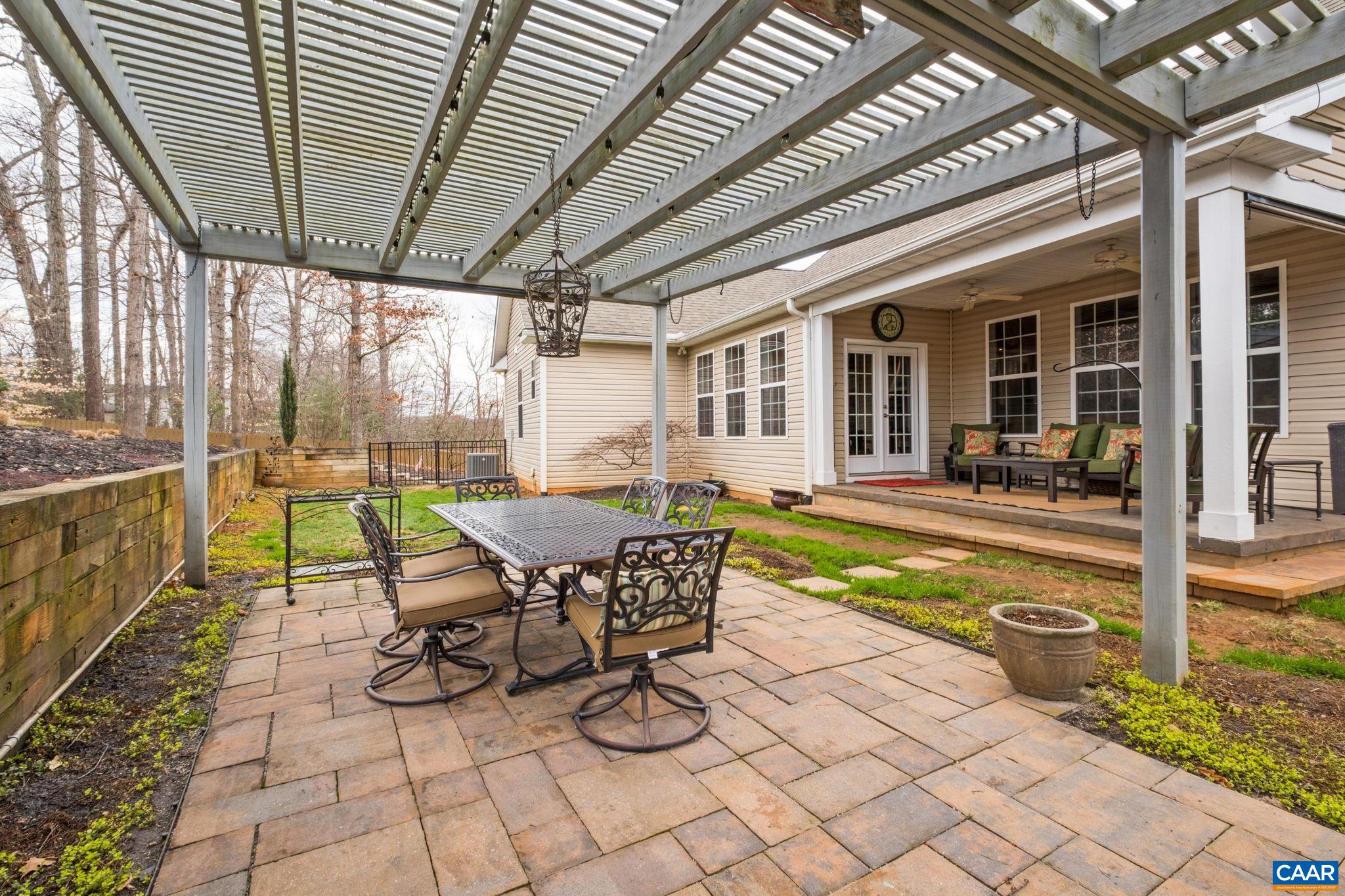 612 LONDON CT