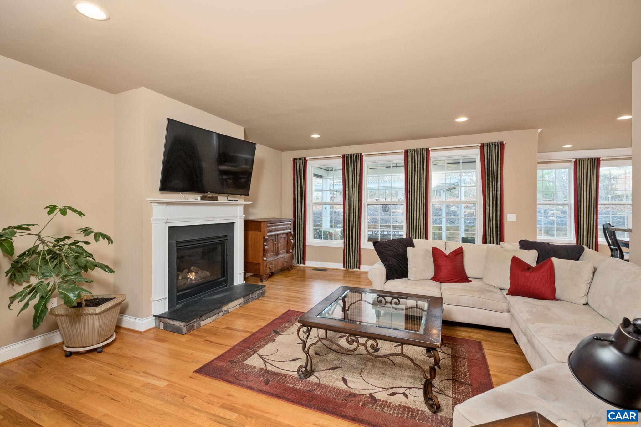 612 LONDON CT