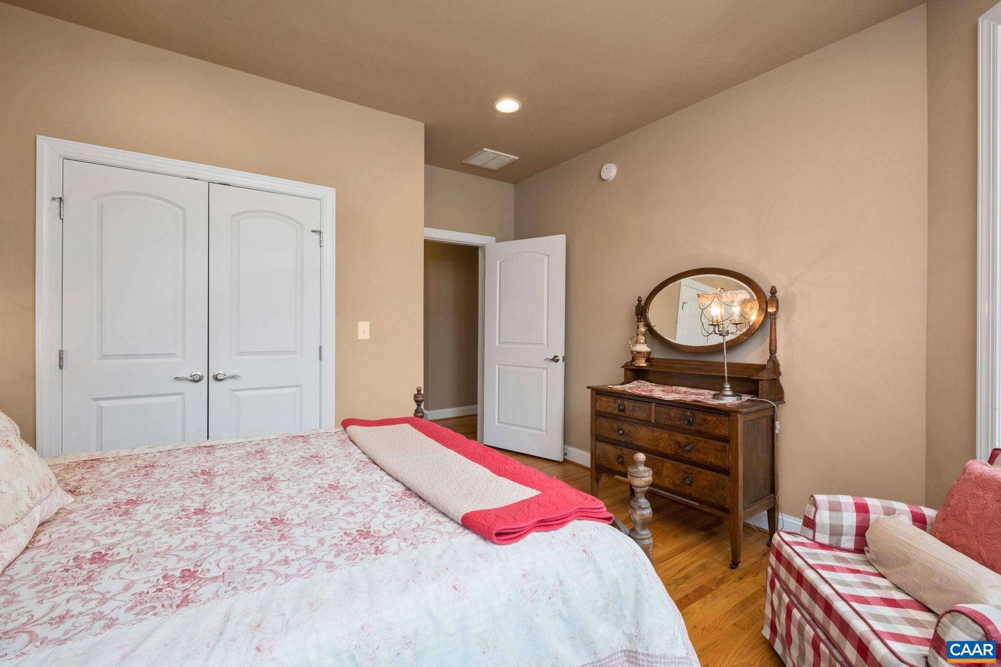 612 LONDON CT