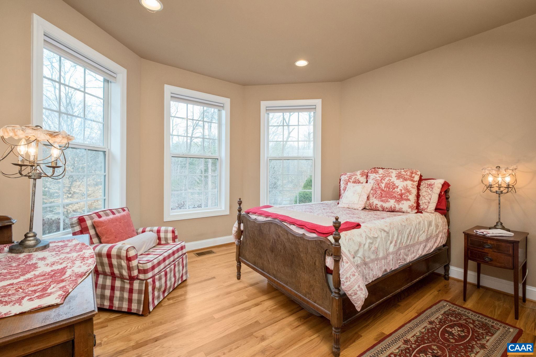 612 LONDON CT