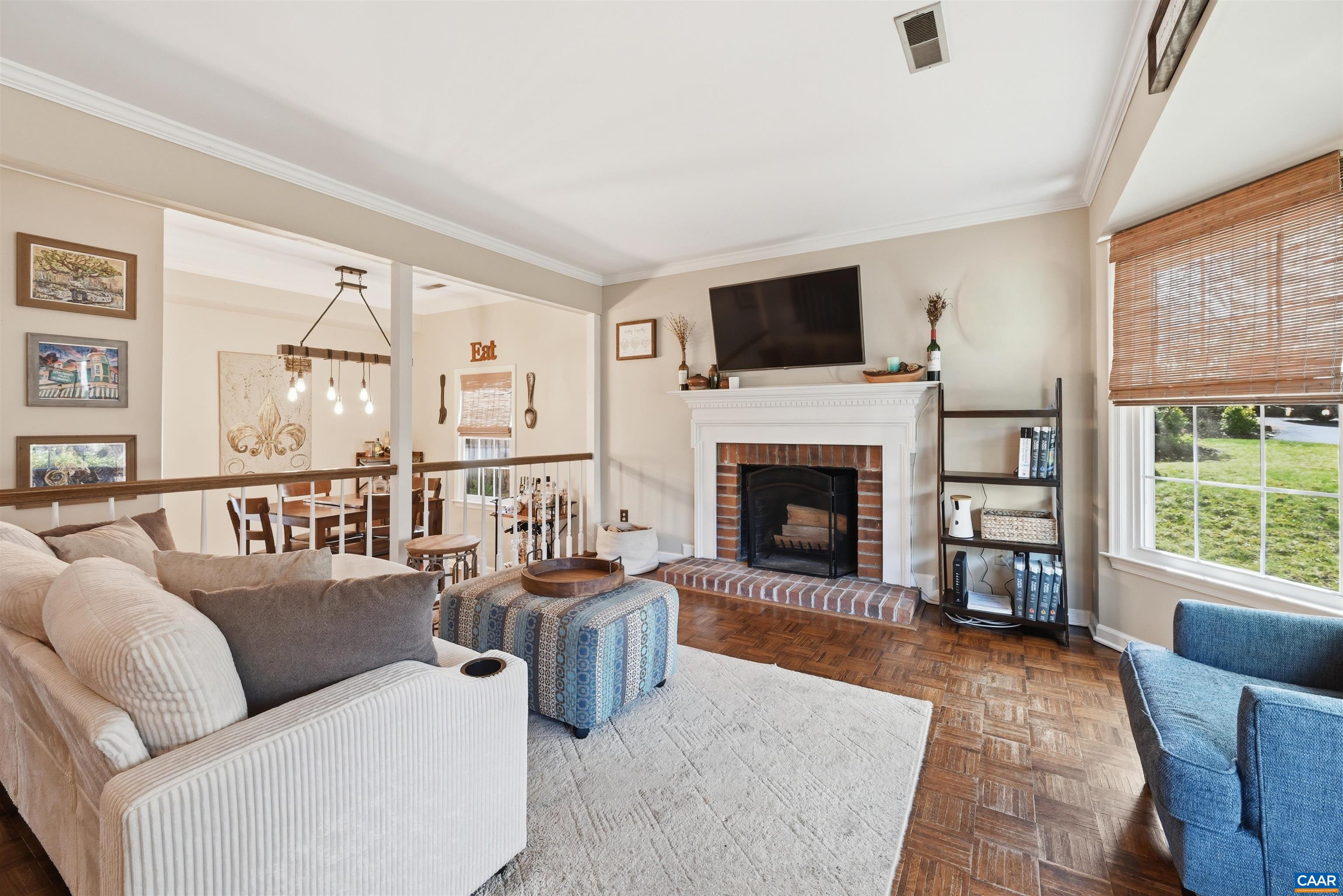943 HUNTWOOD LN