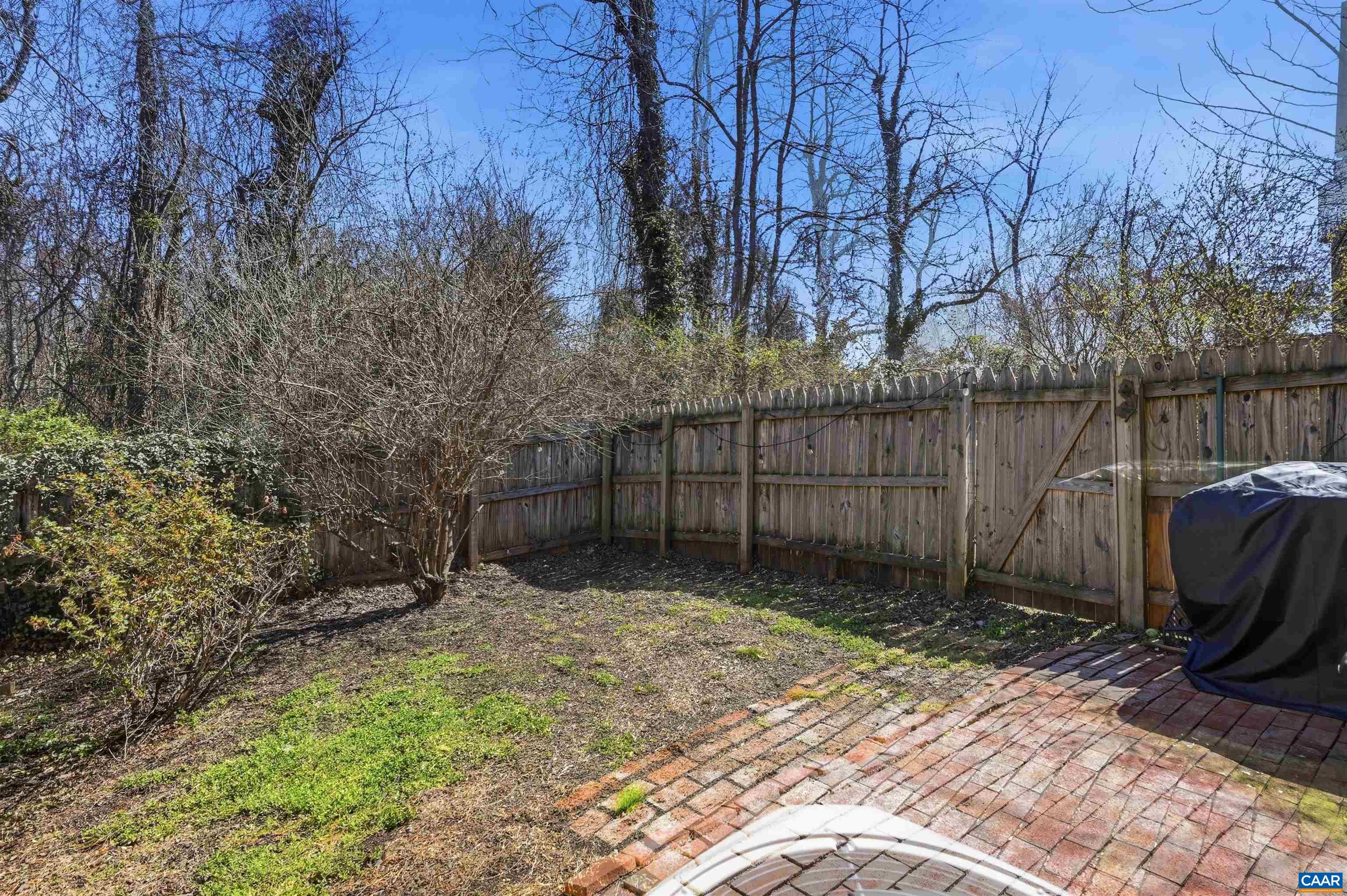 943 HUNTWOOD LN