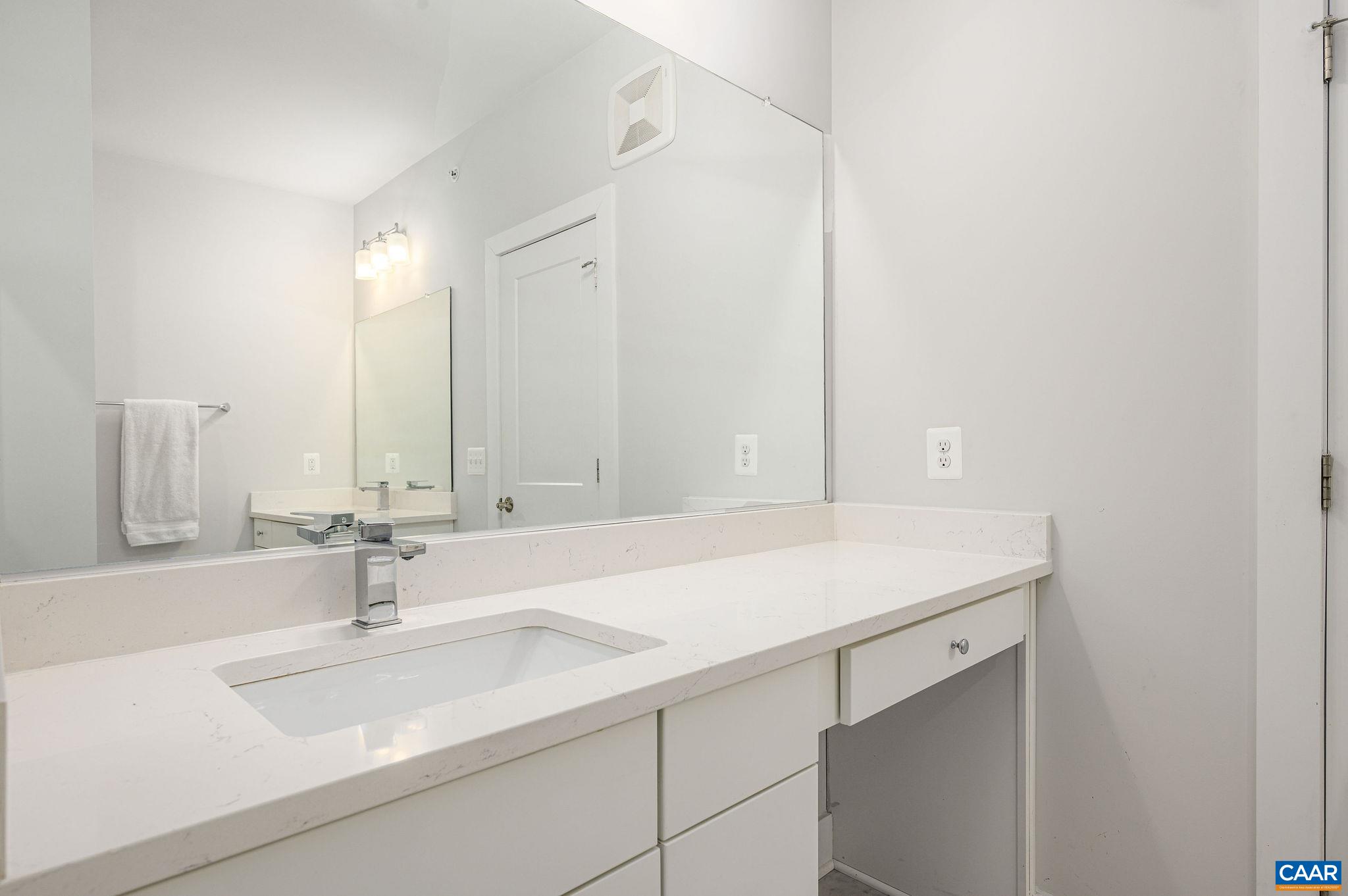 602 NOUSH CT Unit: B