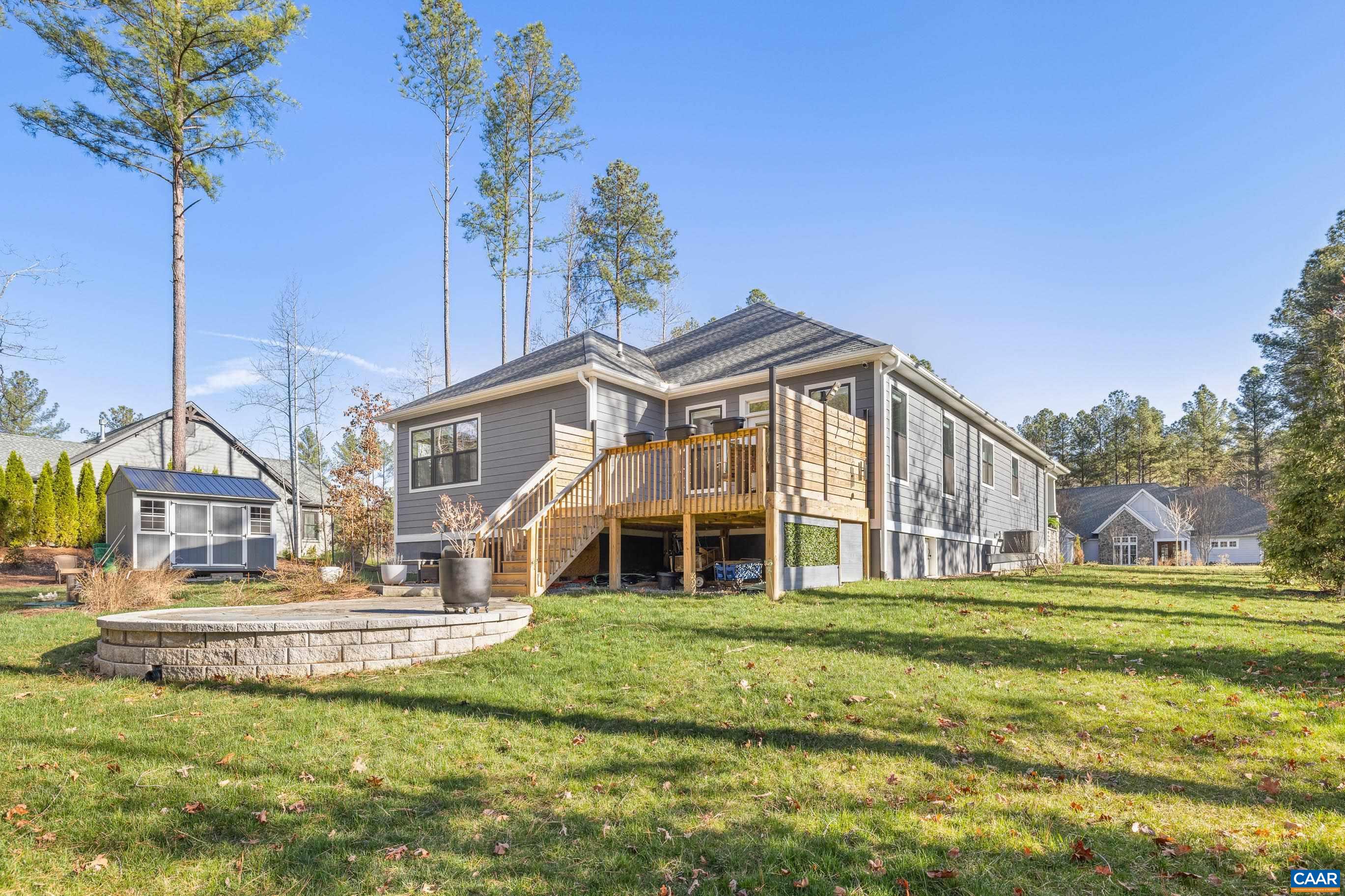 49 PINE SHADOW CT