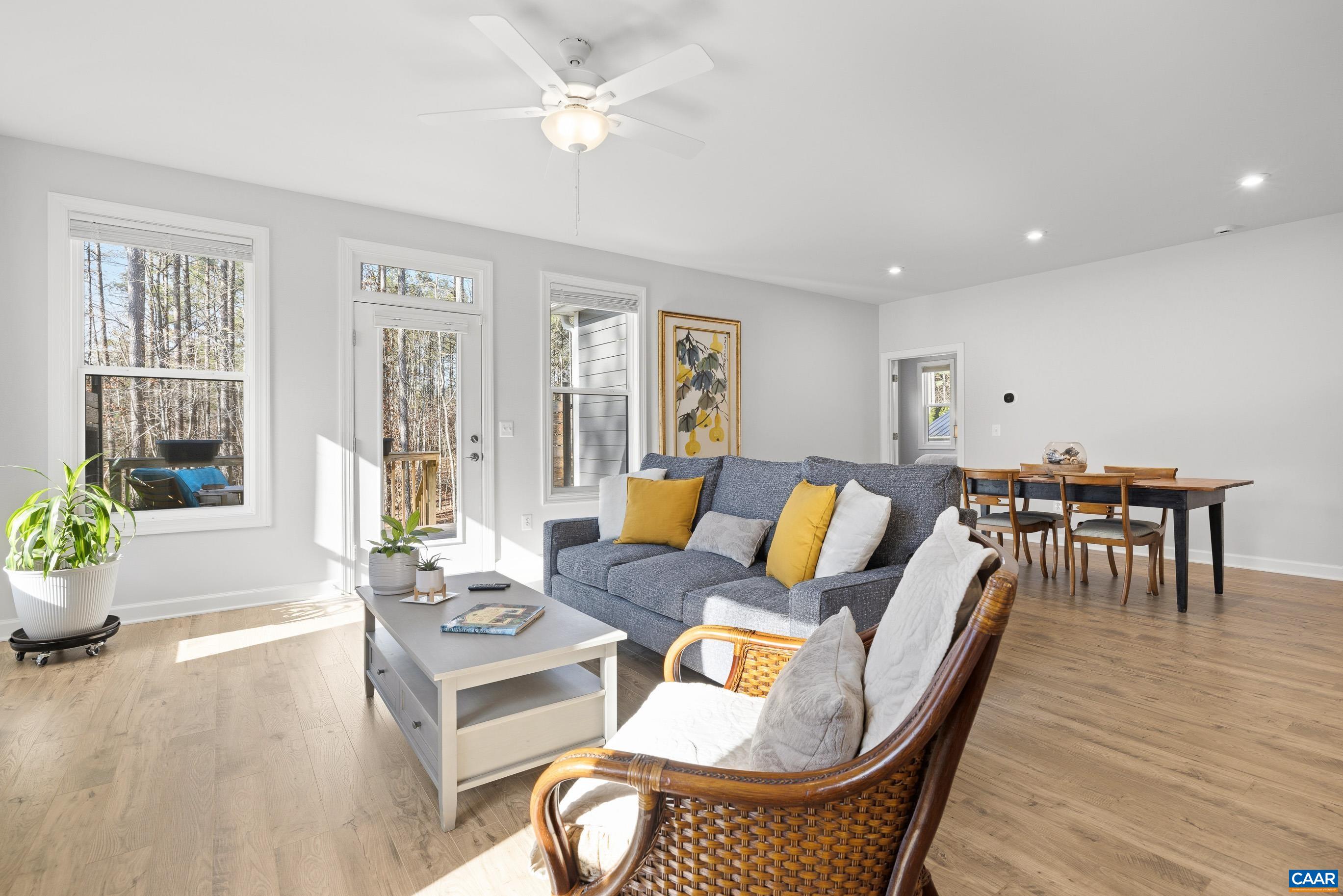 49 PINE SHADOW CT