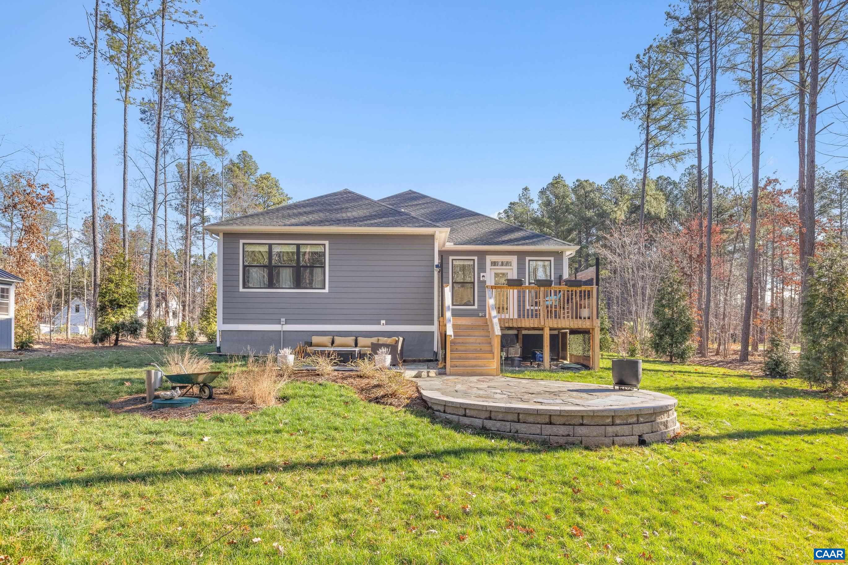 49 PINE SHADOW CT