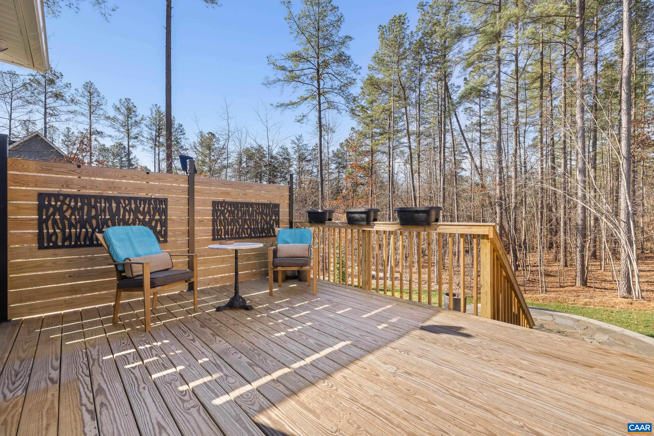 49 PINE SHADOW CT