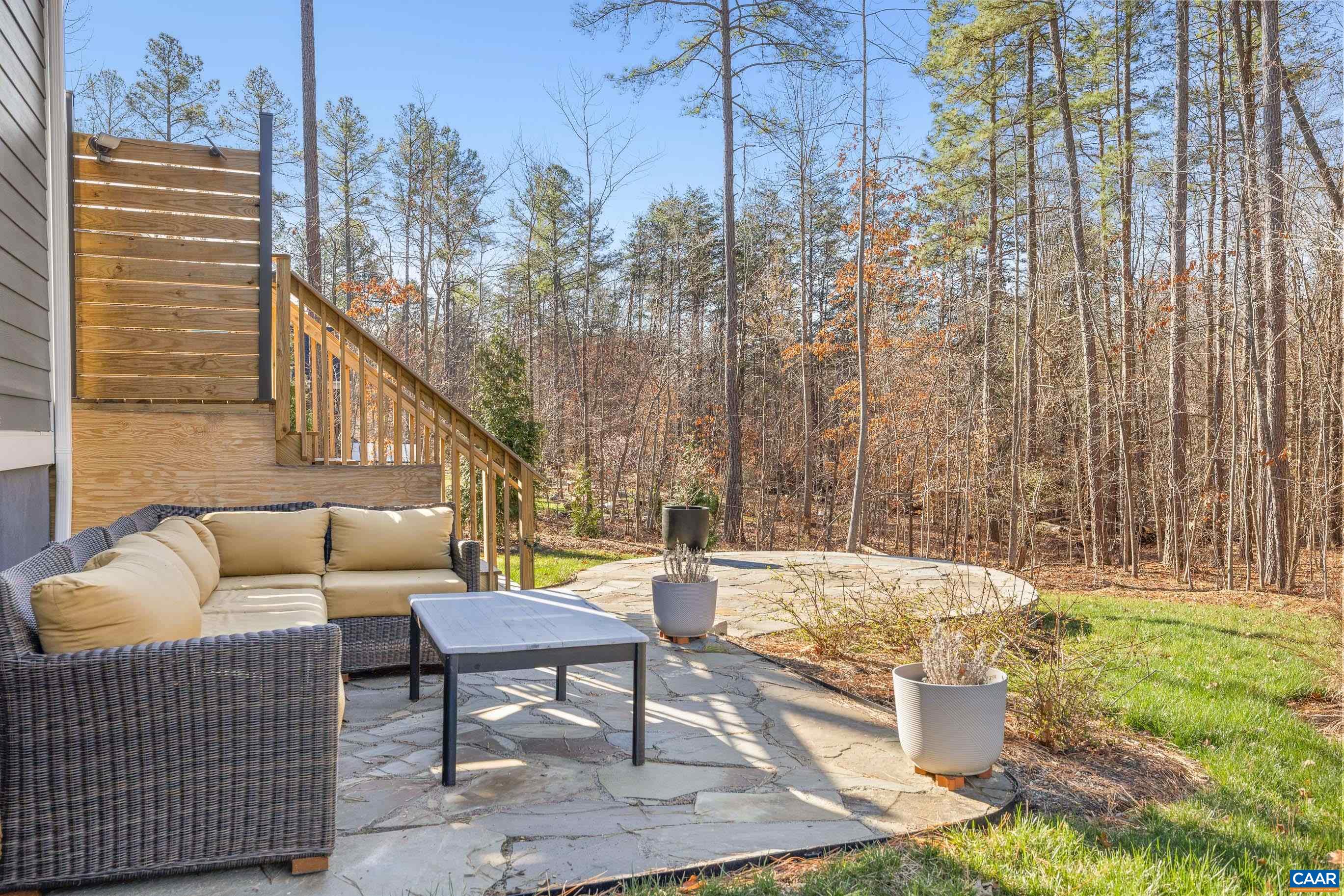 49 PINE SHADOW CT