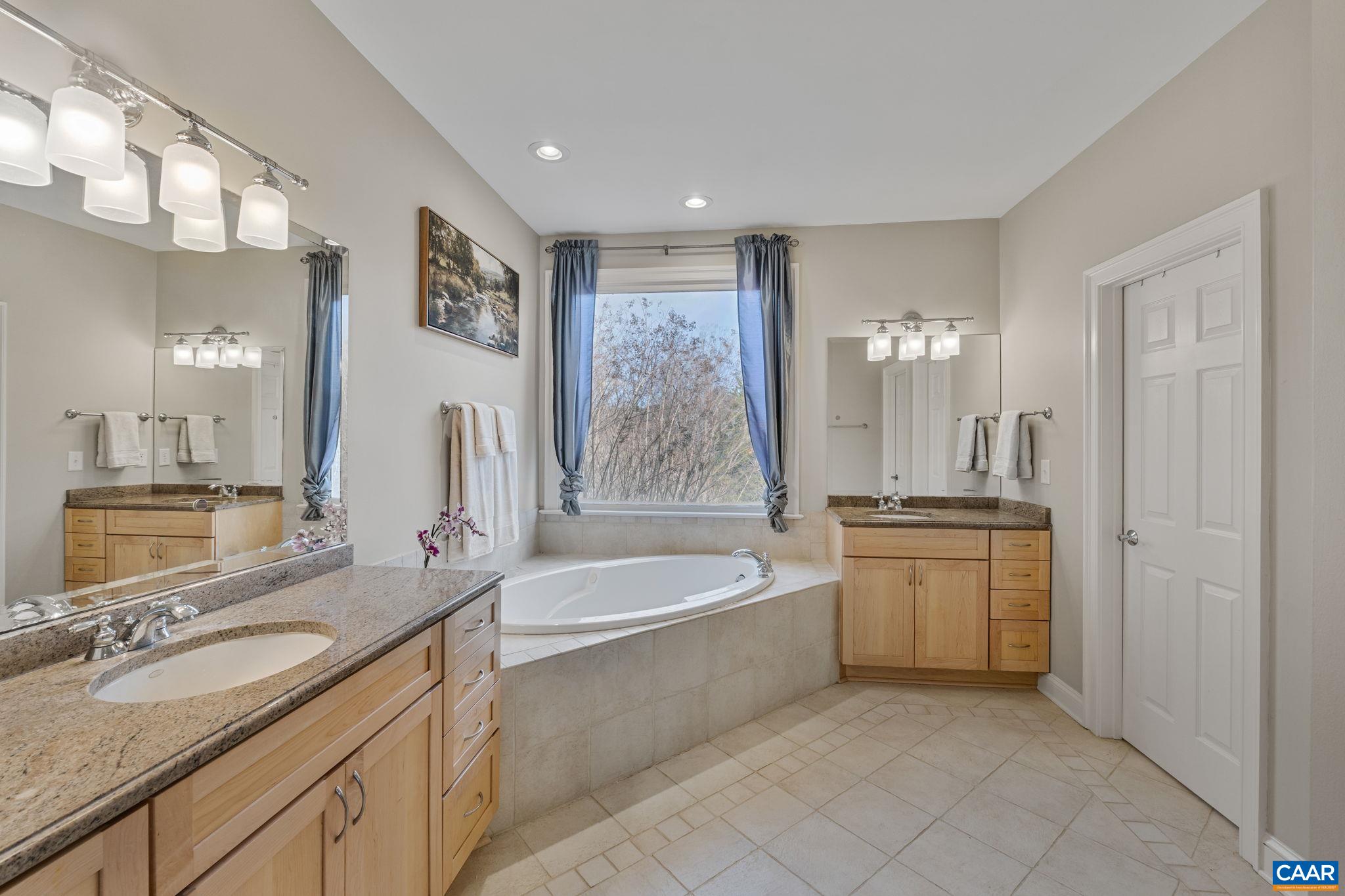 4175 REDWOOD LN