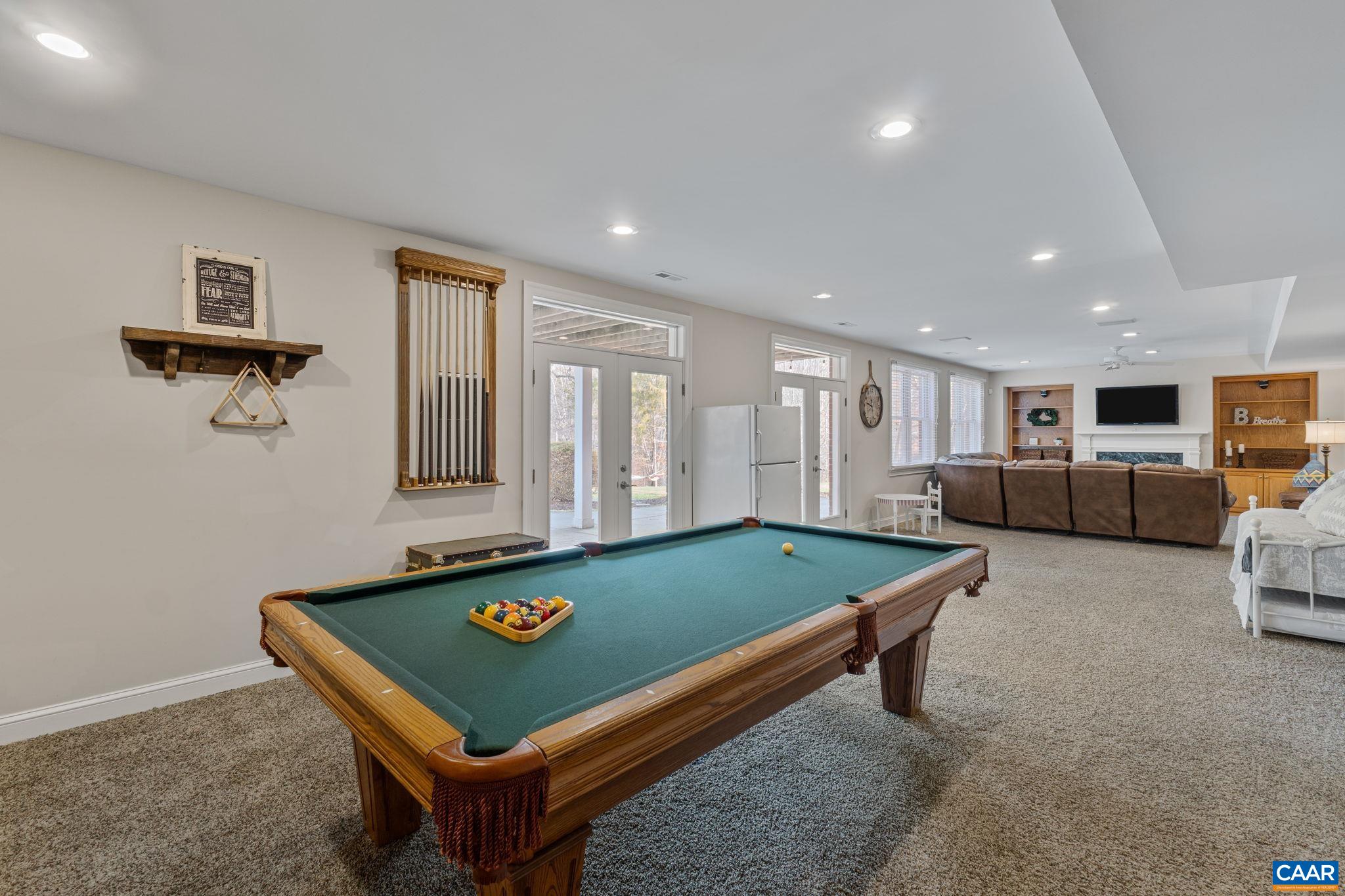 4175 REDWOOD LN