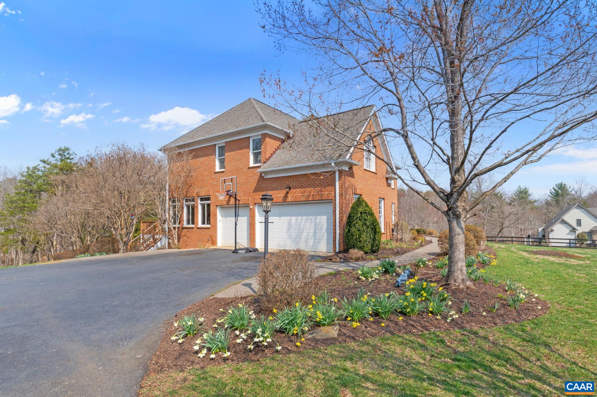 4175 REDWOOD LN