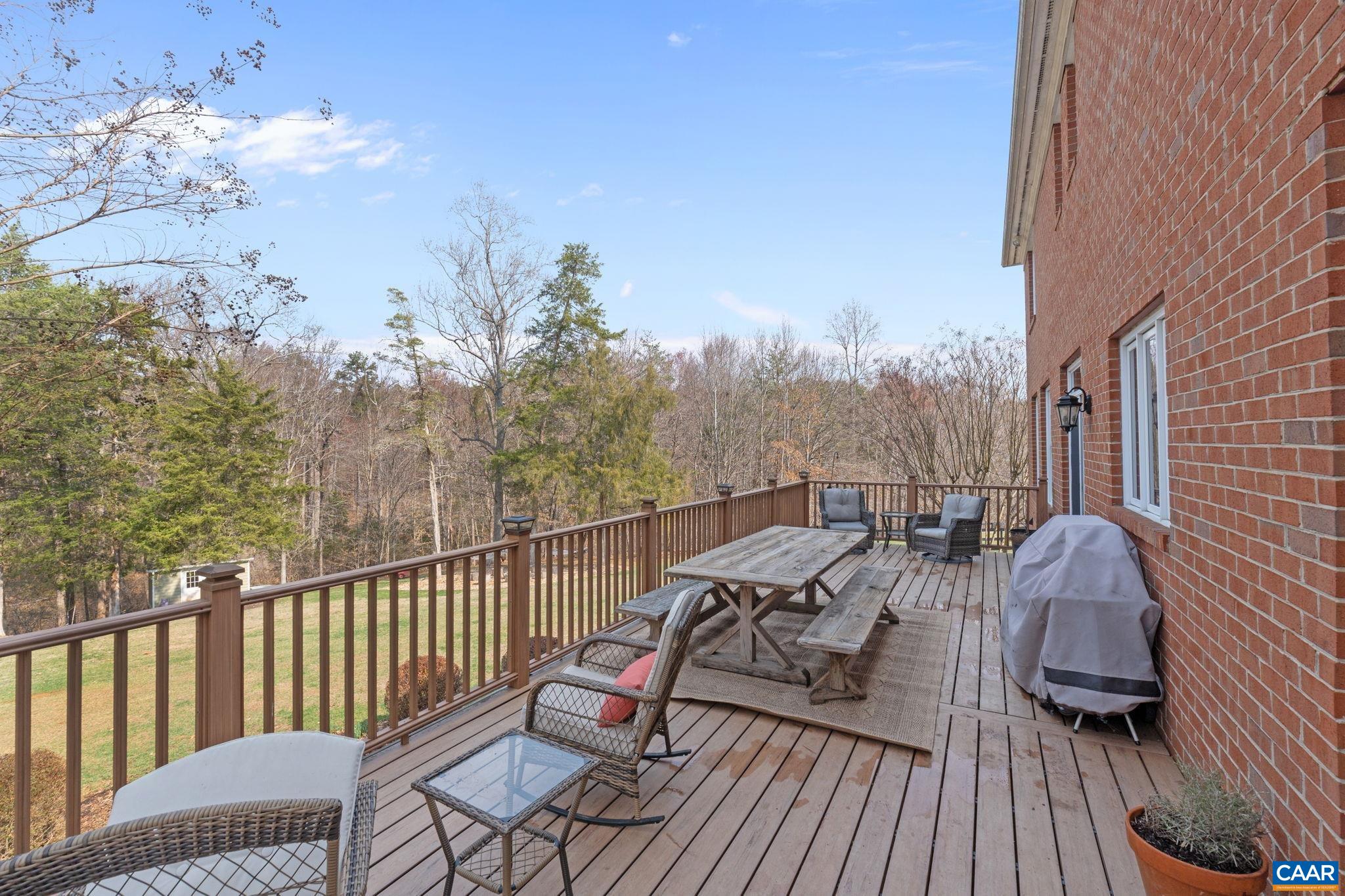 4175 REDWOOD LN
