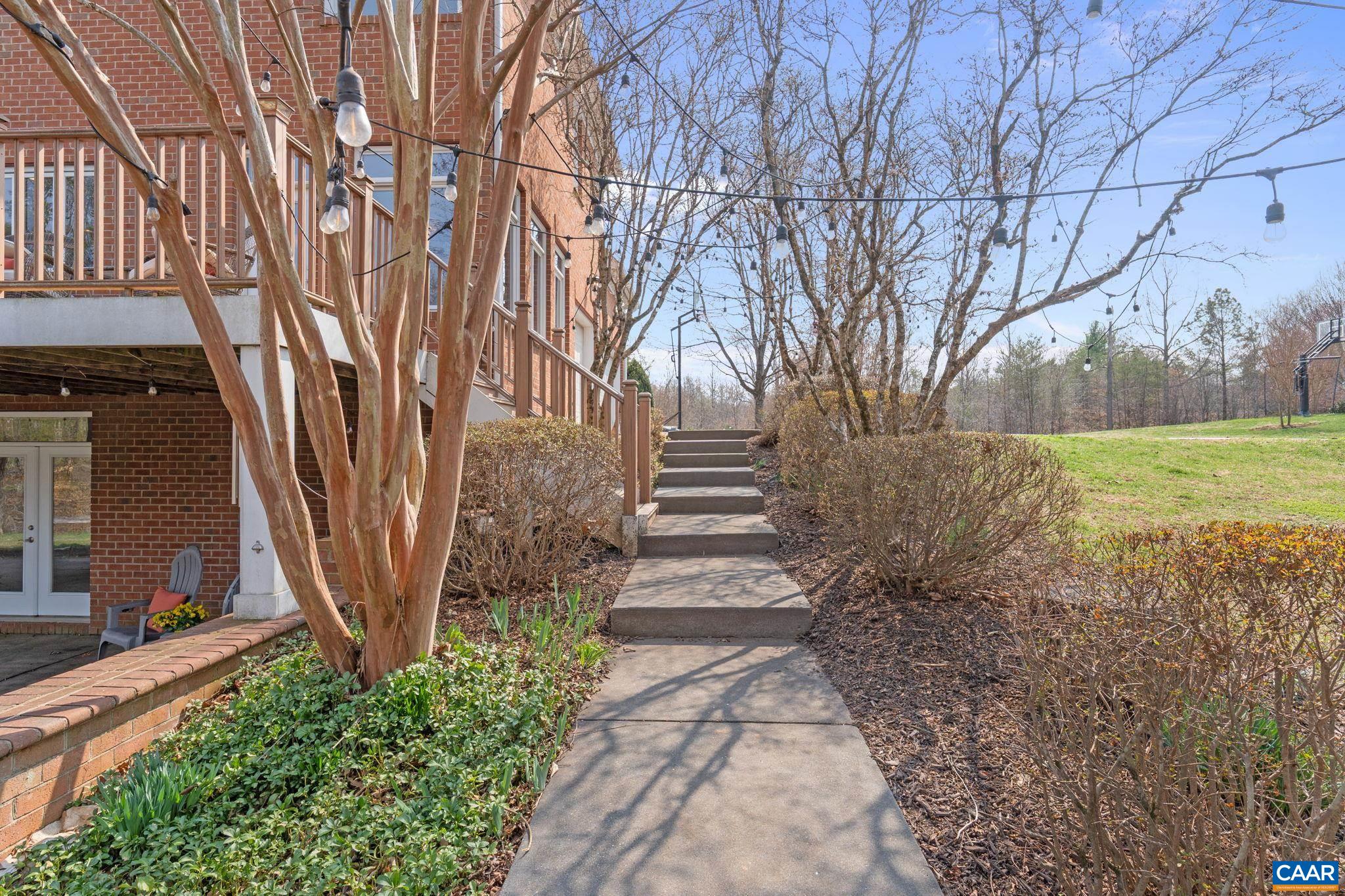 4175 REDWOOD LN