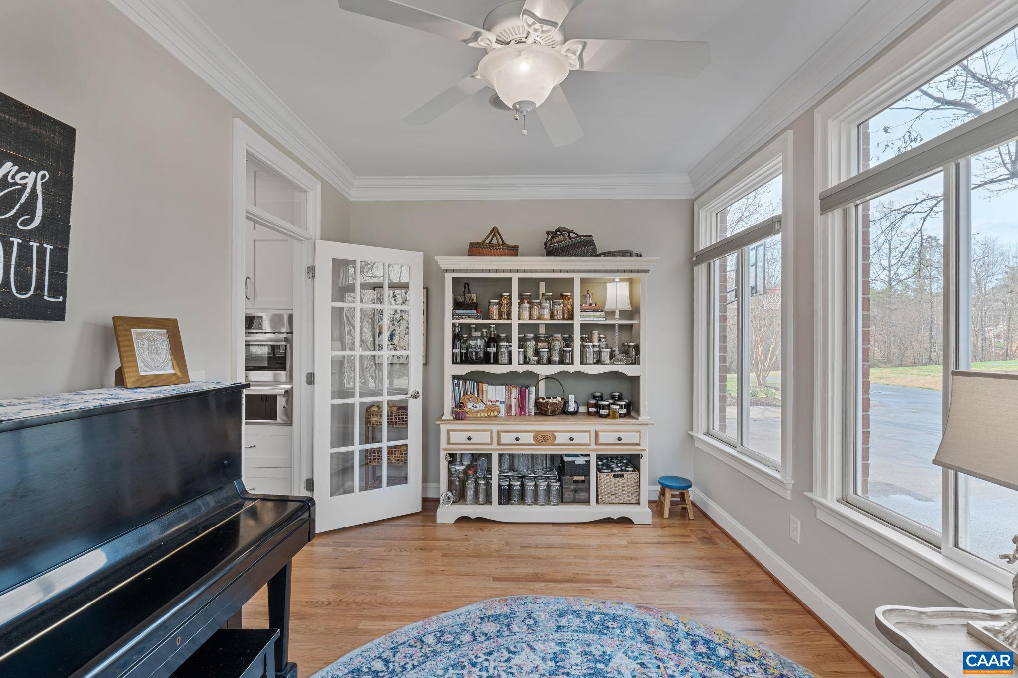 4175 REDWOOD LN