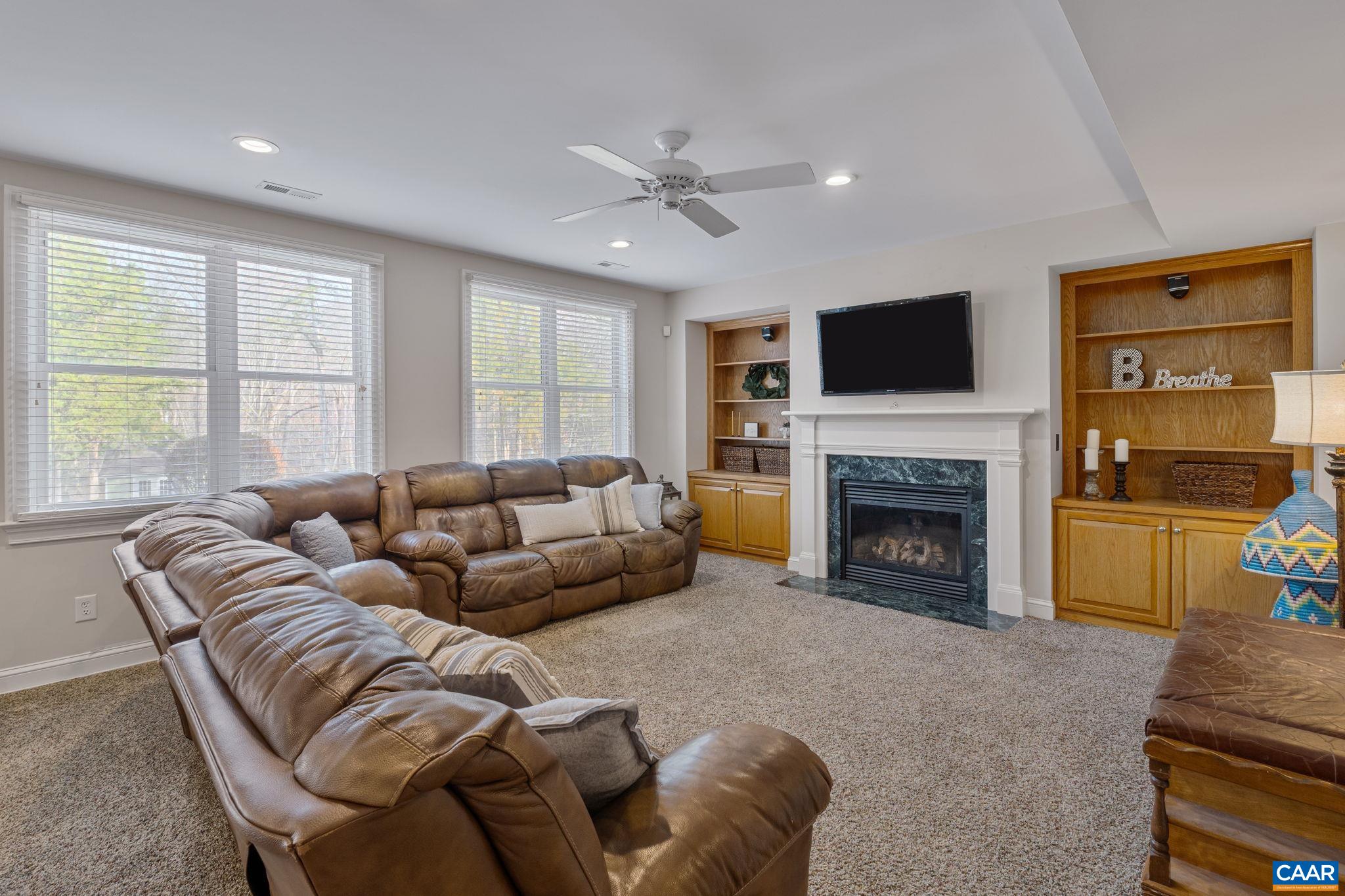 4175 REDWOOD LN