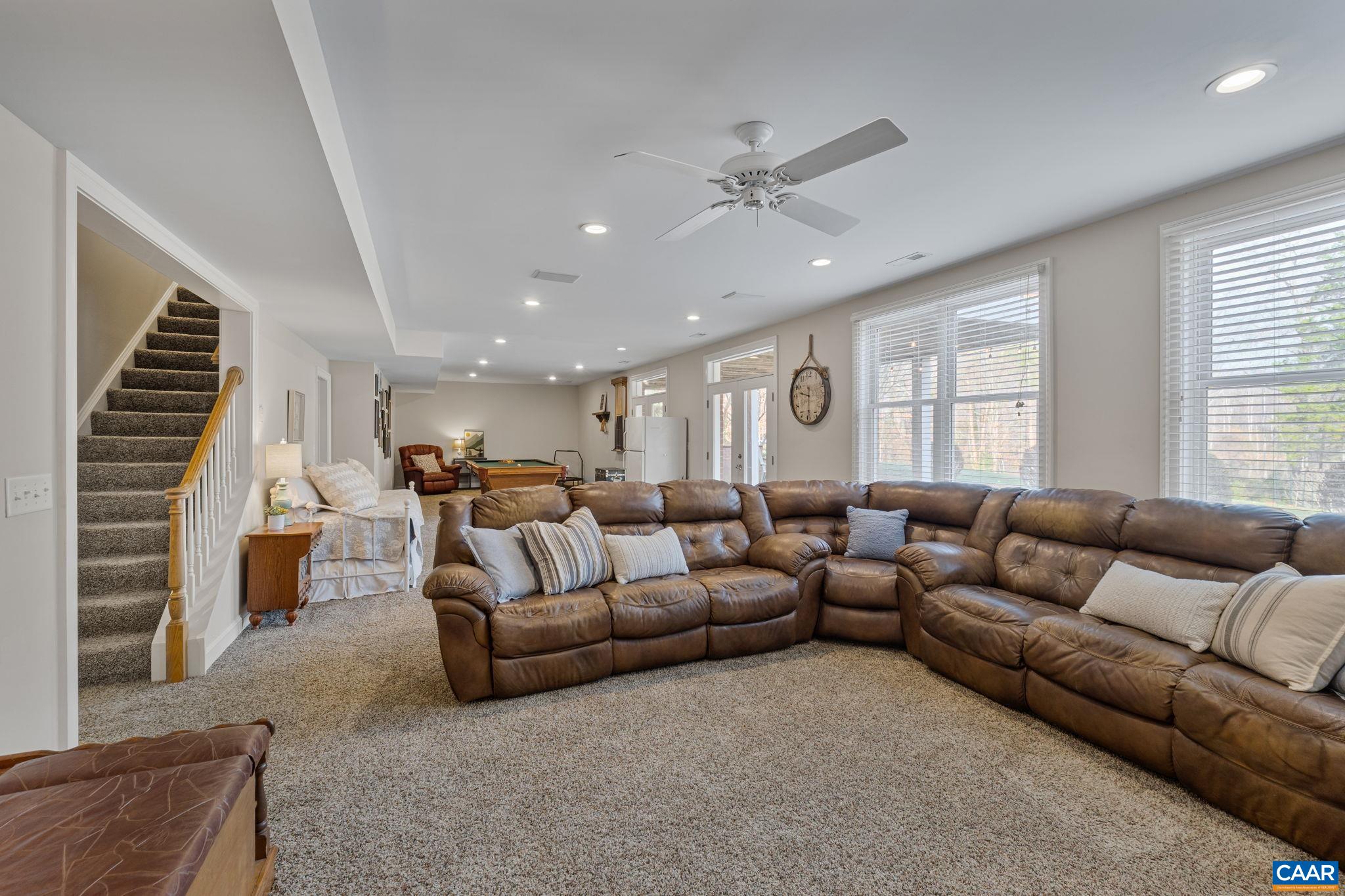 4175 REDWOOD LN