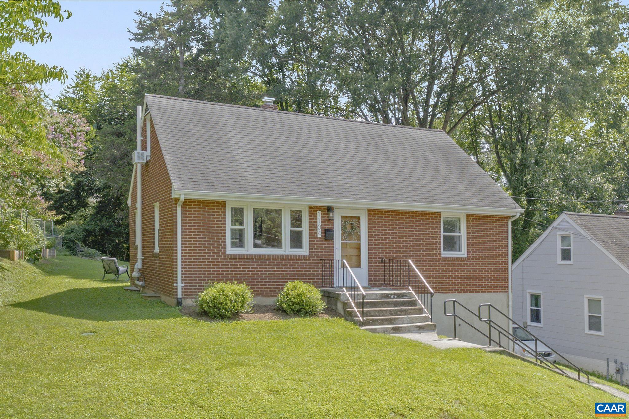 1104 FOREST HILLS AVE