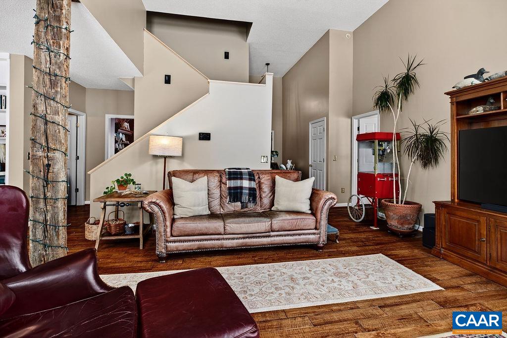 1296 STONEY CREEK WEST