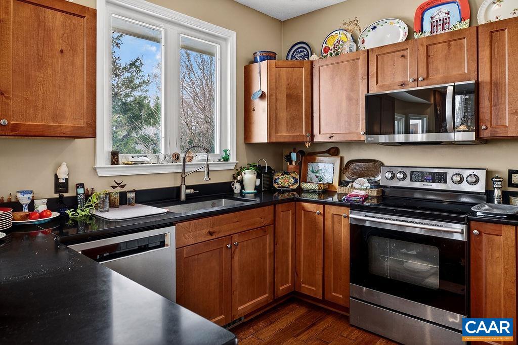 1296 STONEY CREEK WEST