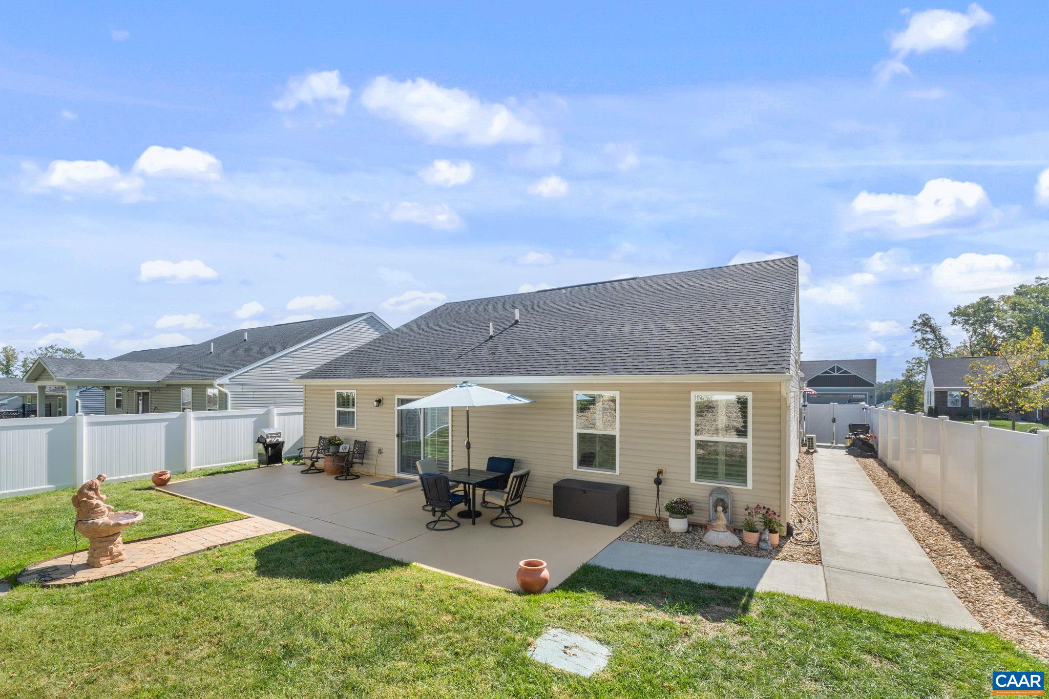 27 PINE KNOT DR