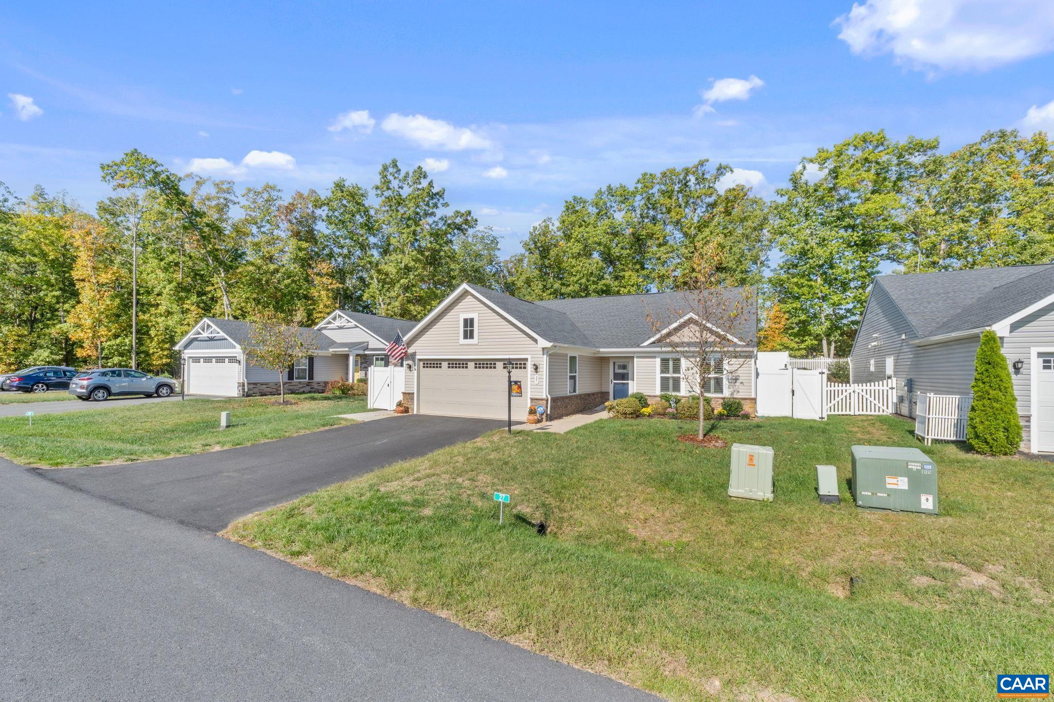 27 PINE KNOT DR