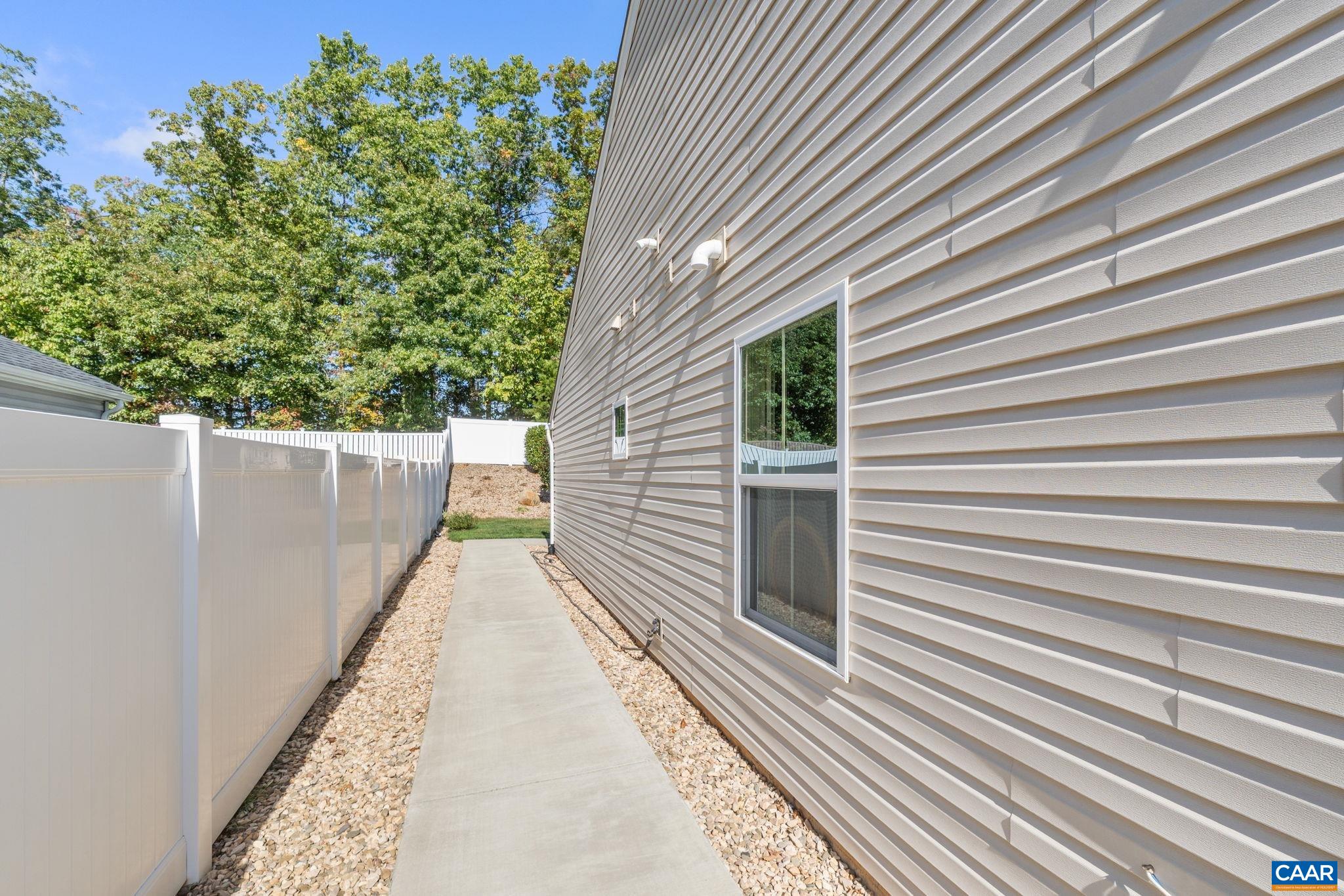 27 PINE KNOT DR