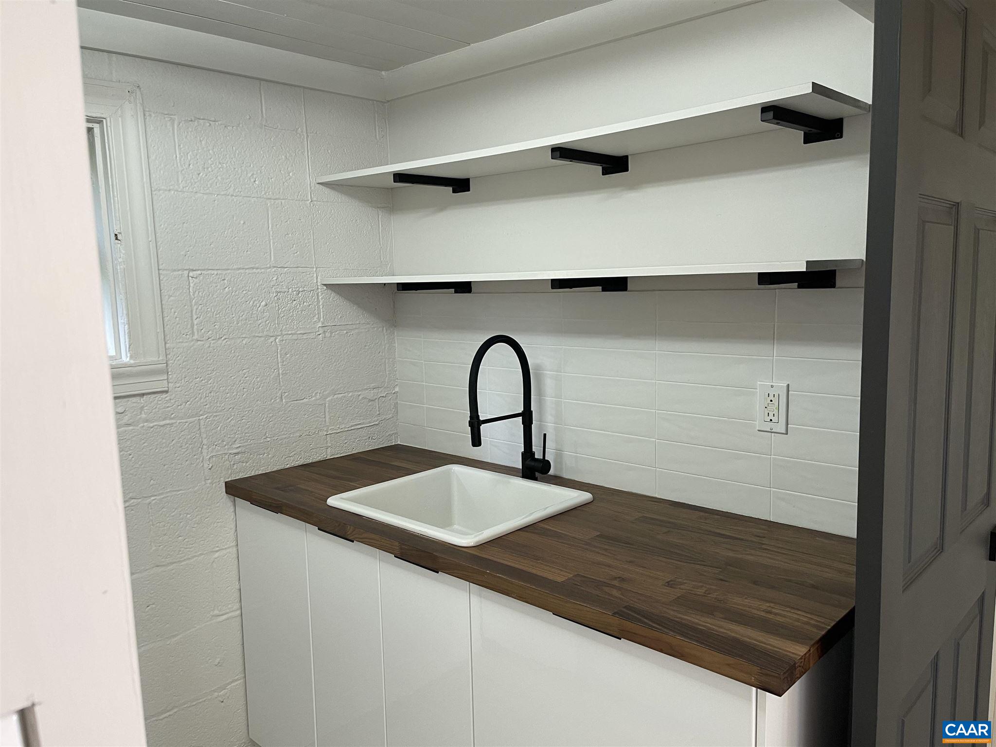 804 HINTON AVE Unit: cottage