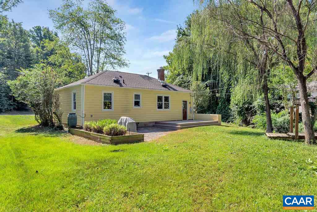 1641 CHERRY AVE