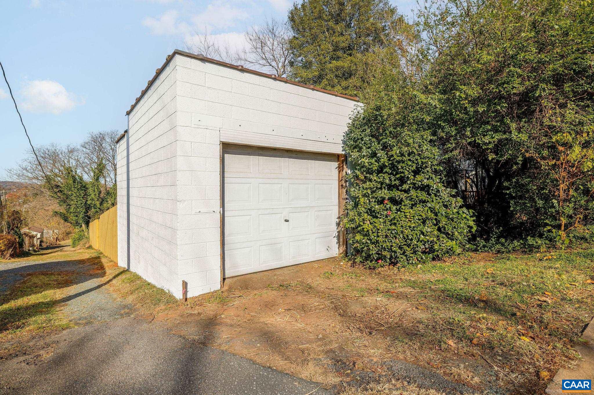 1016 ELLIOTT AVE