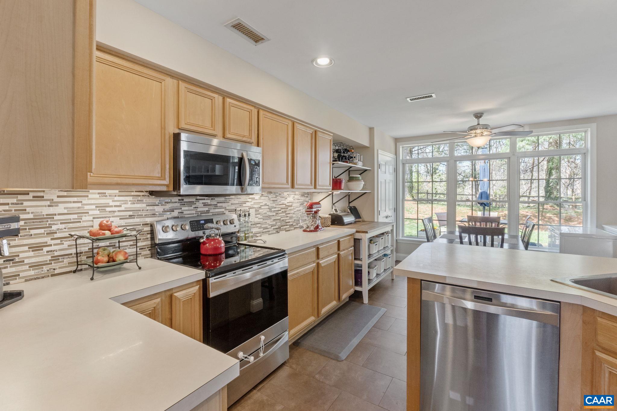1095 AUTUMN HILL CT