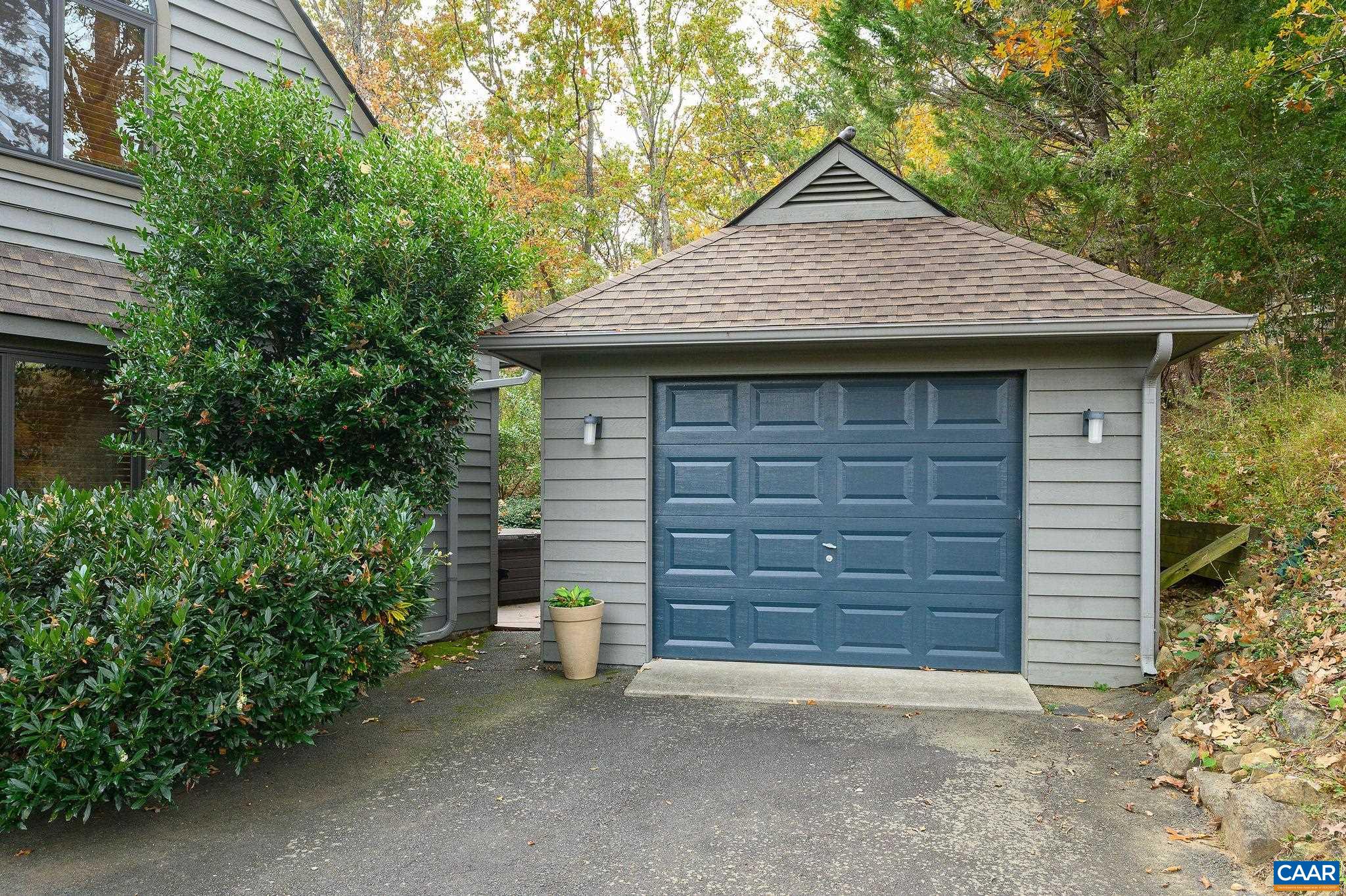 1688 STONEY CREEK DR